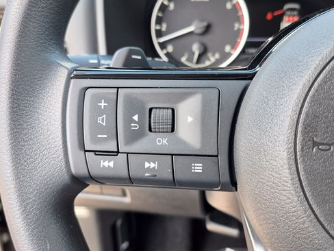 Certified 2023 Nissan Rogue SV FWD image 30