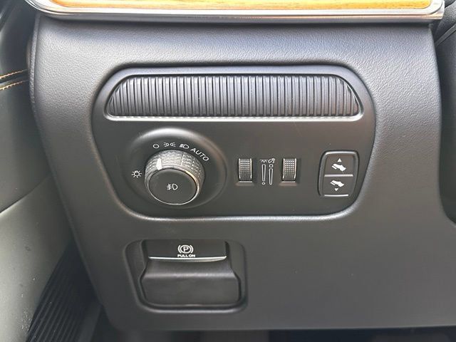 Used 2023 Jeep Grand Wagoneer Series III AWD/4WD image 19