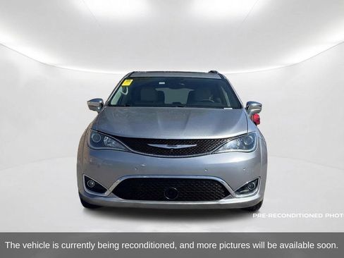 Used 2017 Chrysler Pacifica Limited w/ UConnect Theater Package FWD image 2