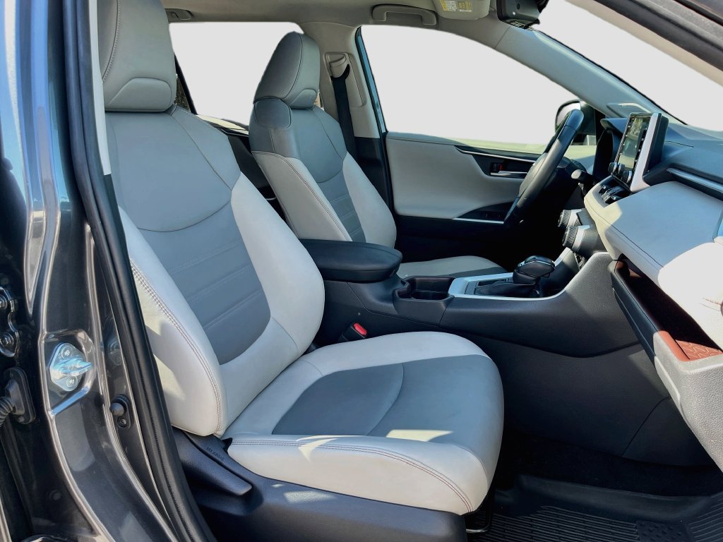 Used 2021 Toyota RAV4 Limited FWD image 34