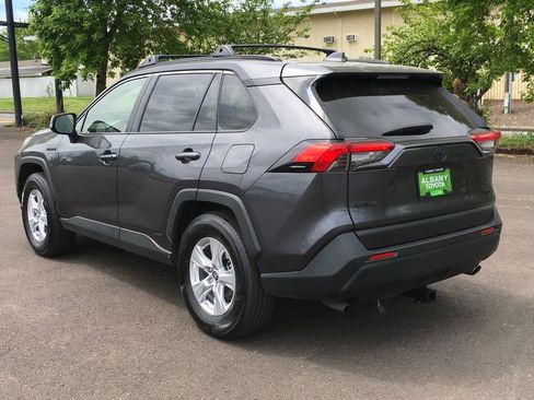 Used 2020 Toyota RAV4 XLE w/ Convenience Package AWD/4WD image 4