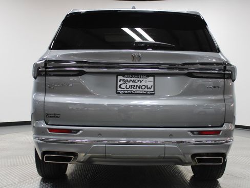 Used 2025 Buick Enclave Avenir image 8
