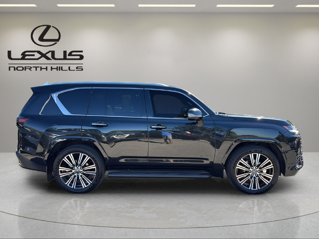 Used 2025 Lexus LX 600 4WD w/ Accessory Package (2T) image 5