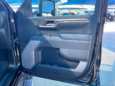 Used 2025 Chevrolet Silverado 1500 High Country w/ High Country Premium Package AWD/4WD image 23