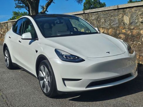 Used 2023 Tesla Model Y Long Range AWD/4WD image 11