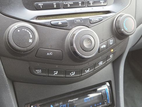 Used 2005 Honda Accord LX image 4