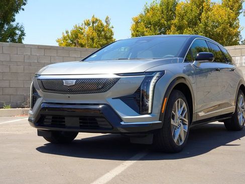 New 2027 Cadillac Optiq Luxury AWD/4WD image 2