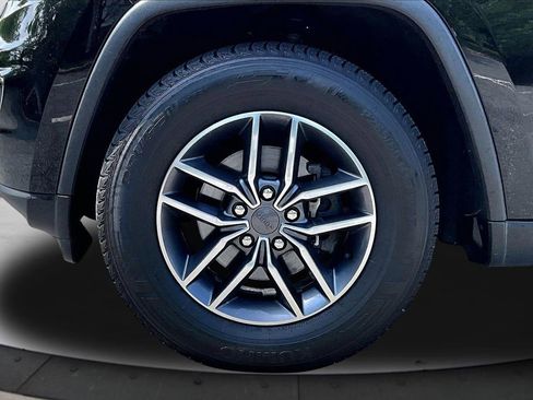 Used 2019 Jeep Grand Cherokee Laredo w/ Laredo X Package AWD/4WD image 33