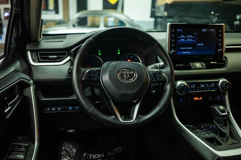 Used 2022 Toyota RAV4 XLE Premium AWD/4WD image 16