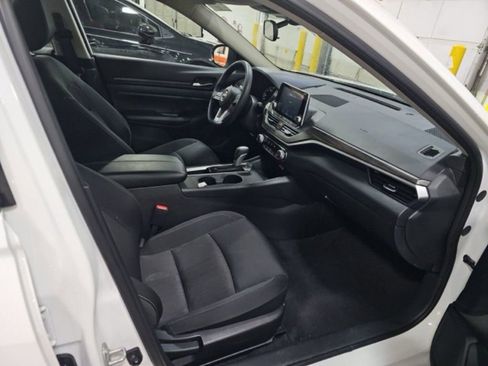 Used 2025 Nissan Altima 2.5 SV image 10