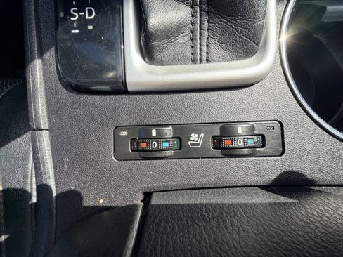 Used 2014 Toyota Highlander Limited image 3