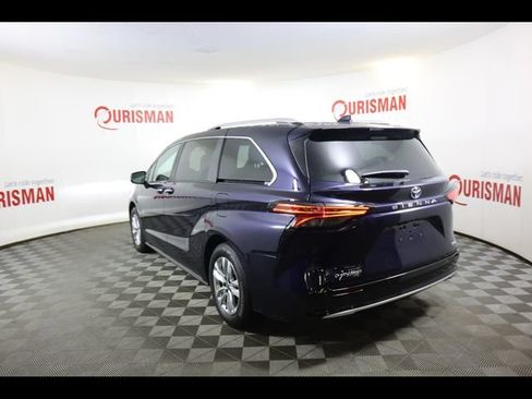 Used 2025 Toyota Sienna Limited AWD/4WD image 17