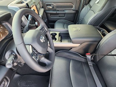 New 2026 RAM 2500 Laramie AWD/4WD image 9