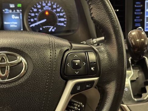 Used 2020 Toyota Sienna XLE Premium FWD image 29