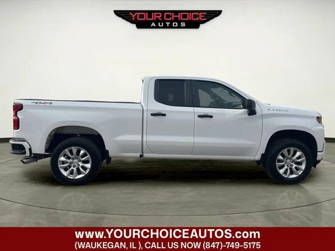 Used 2019 Chevrolet Silverado 1500 Custom w/ Custom Convenience Package AWD/4WD image 6
