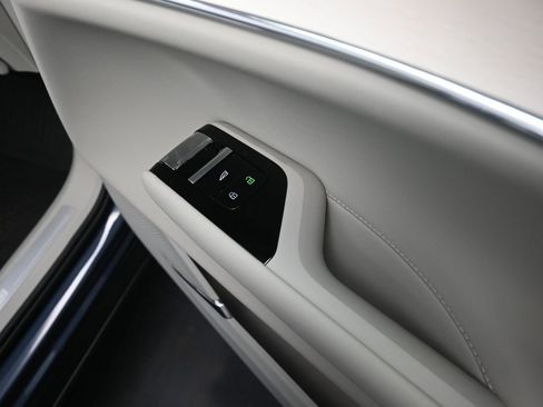 New 2025 Volvo EX90 Plus w/ Protection Package Premier image 27