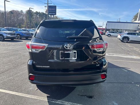 Used 2015 Toyota Highlander LE image 53