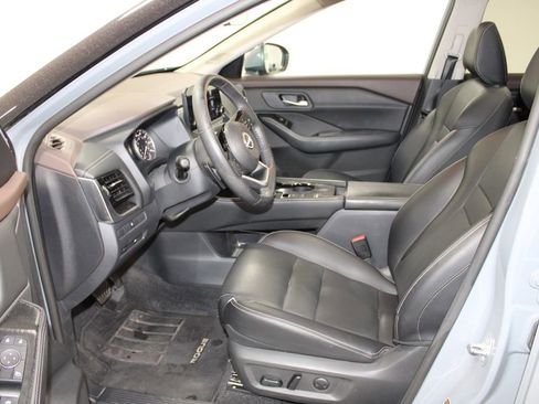 Used 2023 Nissan Rogue SL w/ SL Premium Package image 17