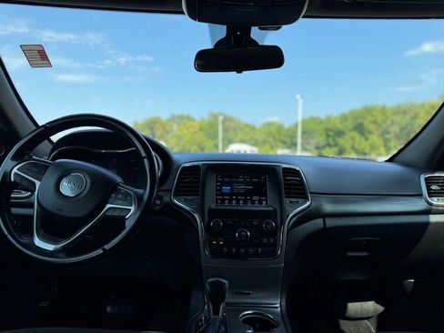 Used 2020 Jeep Grand Cherokee Laredo image 14