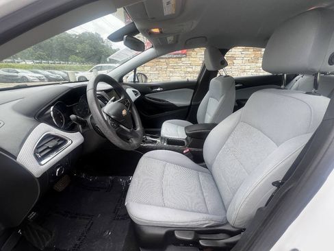 Used 2019 Chevrolet Cruze LT FWD image 16