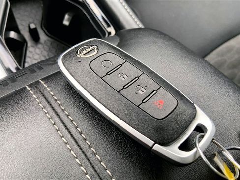 Used 2024 Nissan Pathfinder SV FWD image 15