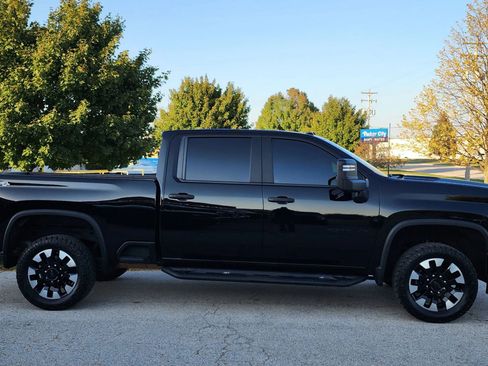 Used 2020 Chevrolet Silverado 2500 Custom w/ Custom Value Package image 9