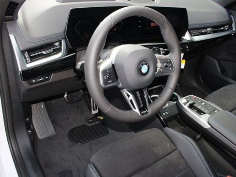 Used 2025 BMW X1 xDrive28i w/ Technology Package image 4