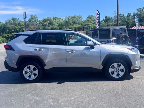 Used 2021 Toyota RAV4 XLE AWD/4WD image 2