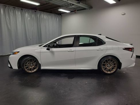 Used 2024 Toyota Camry SE FWD image 5