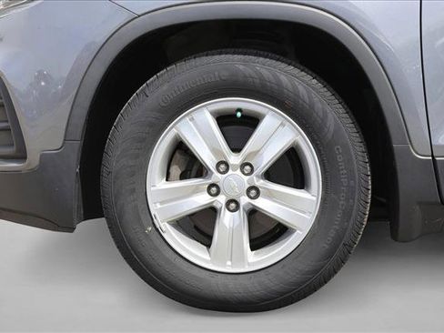 Used 2020 Chevrolet Trax LS w/ Tint and Cruise Package FWD image 9