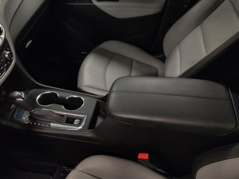 Used 2021 Chevrolet Equinox Premier FWD image 26
