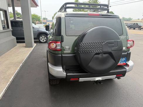 Used 2014 Toyota FJ Cruiser 4WD w/ Upgrade Package image 10