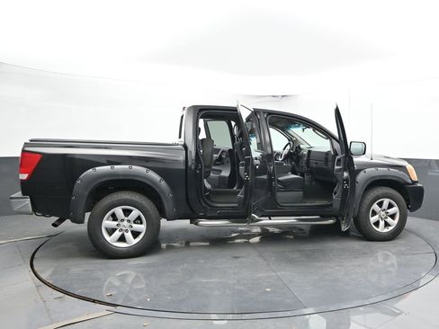 Used 2011 Nissan Titan SV image 39