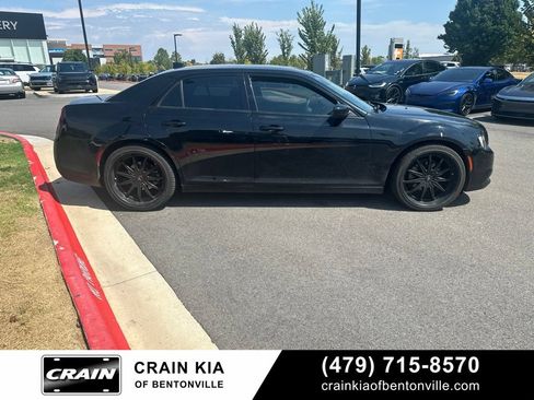 Used 2022 Chrysler 300 Touring w/ Sport Appearance Package RWD image 5