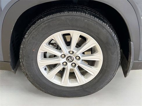 Used 2024 Toyota Grand Highlander XLE image 36