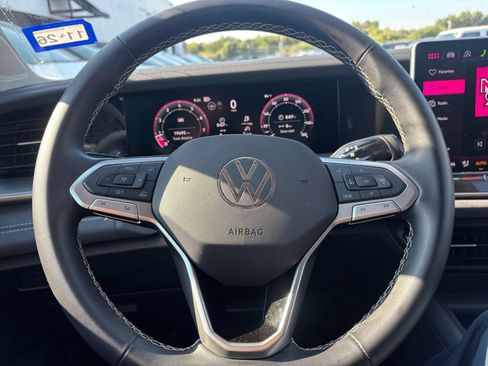 Used 2026 Volkswagen Tiguan SE AWD/4WD image 45