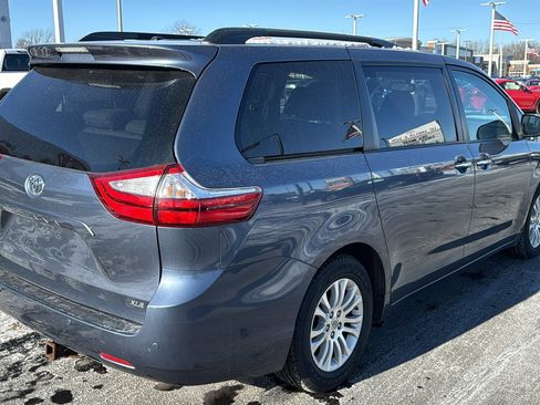 Used 2015 Toyota Sienna XLE image 7