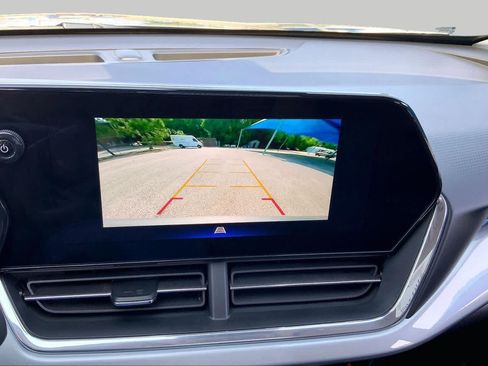Used 2025 Chevrolet Trax LT FWD image 27