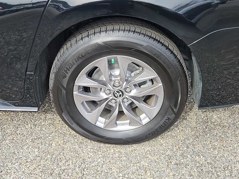Used 2023 Toyota Sienna XLE w/ XLE Plus Package AWD/4WD image 8