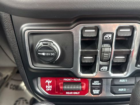 Used 2026 Jeep Wrangler Unlimited Rubicon AWD/4WD image 35