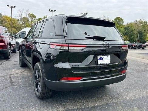 New 2025 Jeep Grand Cherokee Altitude image 6