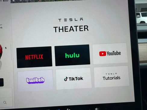 Used 2021 Tesla Model 3 Standard Range Plus image 22