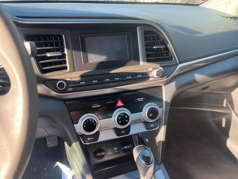 Used 2019 Hyundai Elantra SE w/ Cargo Package image 11