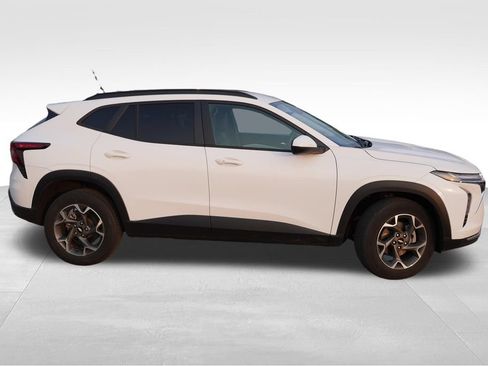 Certified 2024 Chevrolet Trax LT w/ Driver Confidence Package FWD image 2
