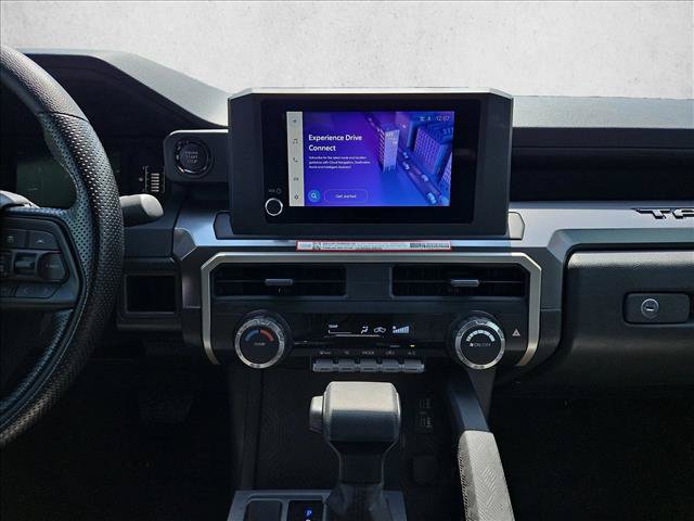 Used 2025 Toyota Tacoma SR5 AWD/4WD image 14