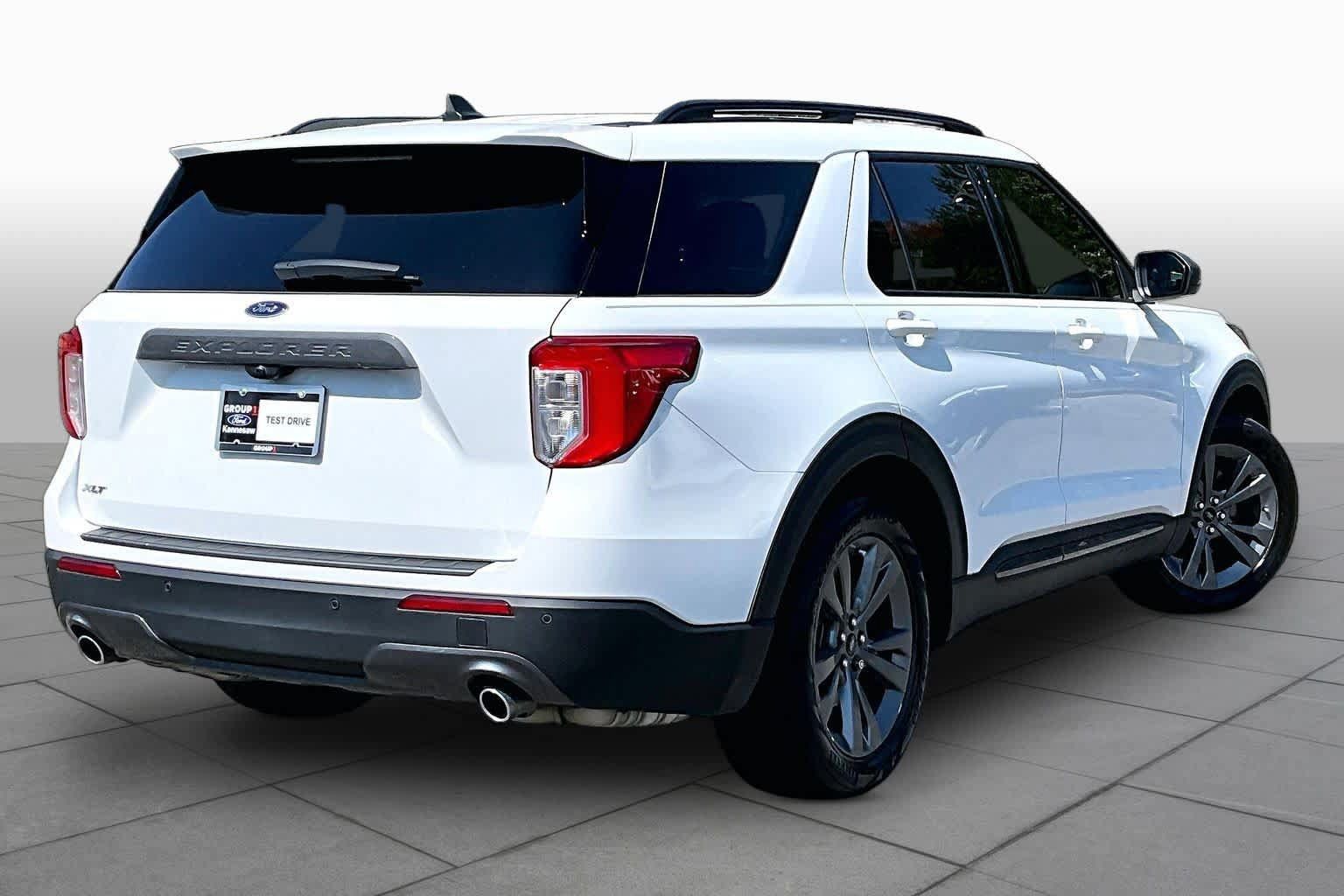 Used 2021 Ford Explorer XLT w/ Equipment Group 202A RWD image 13