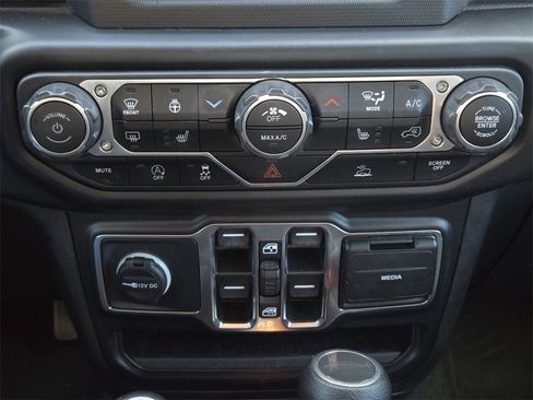 Used 2022 Jeep Gladiator Willys image 14