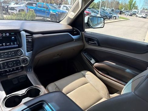 Used 2019 Chevrolet Suburban LT w/ Luxury Package AWD/4WD image 21