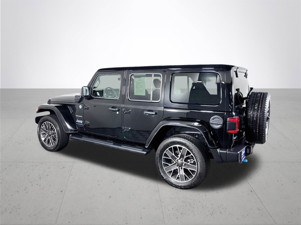 Used 2023 Jeep Wrangler Unlimited Sahara w/ Cold Weather Group AWD/4WD image 9
