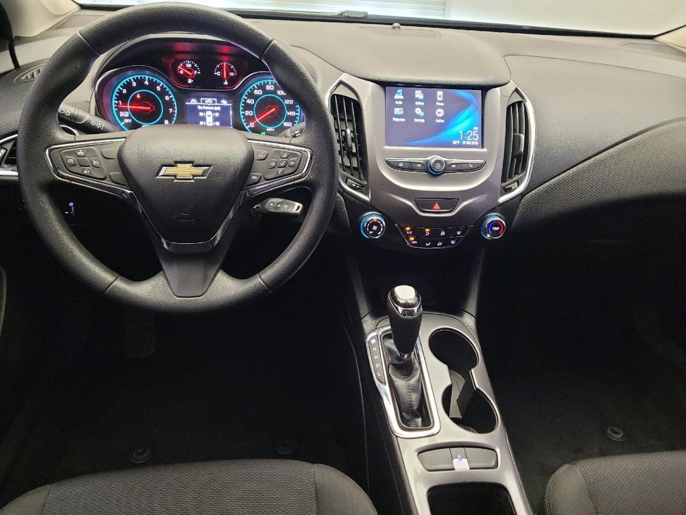 Used 2017 Chevrolet Cruze LT FWD image 22